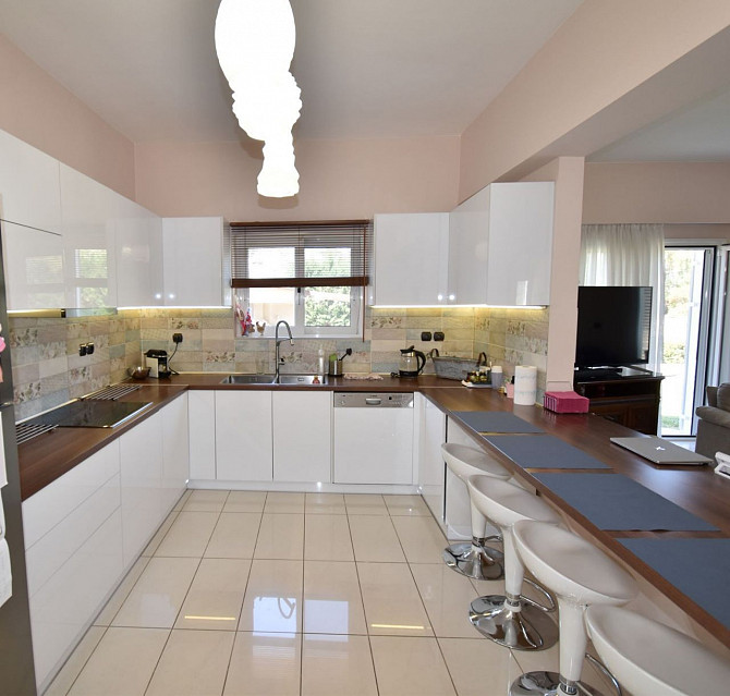 Дом у моря в Лутракион-Перахора-Айи-Теодори площадь 200м² 2 эт. Лутракион-Перахора-Айи-Теодори - изображение 6